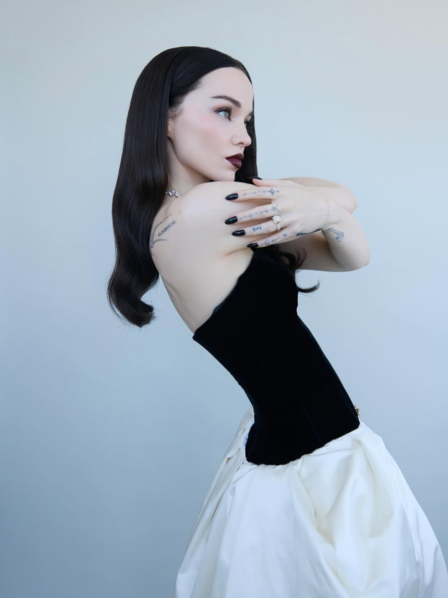 dovelyneverland's tweet photo. shit she would play such a hot vampire https://t.co/lnhwTHS9KQ