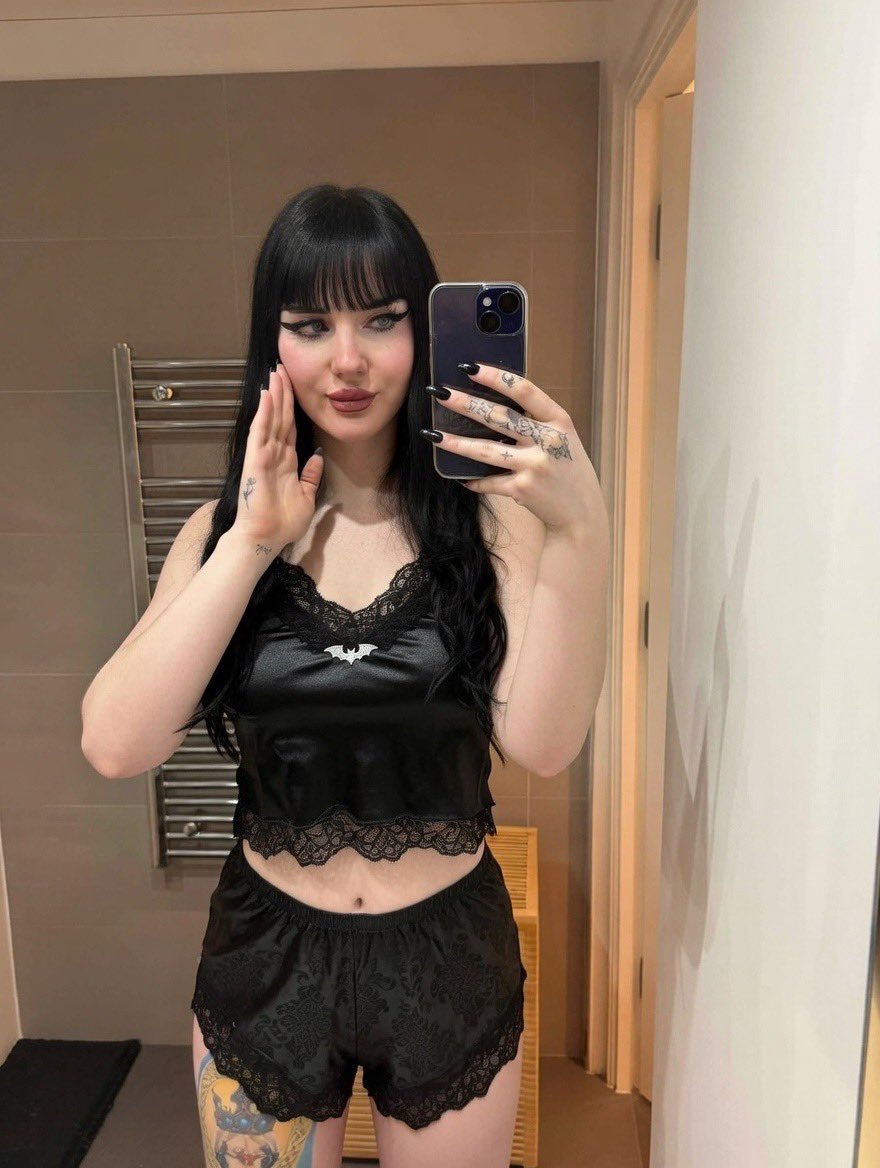 Winter 🖤 tweet media