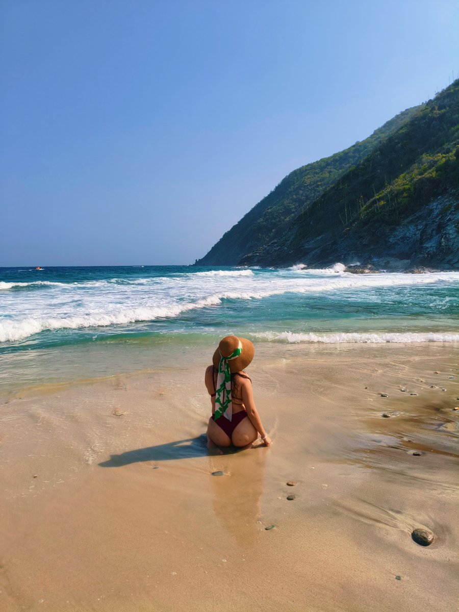 Barbiquiux's tweet photo. Envuelto tu me tientas y yo te caliento ☀️ https://t.co/bmwh7689Yk
