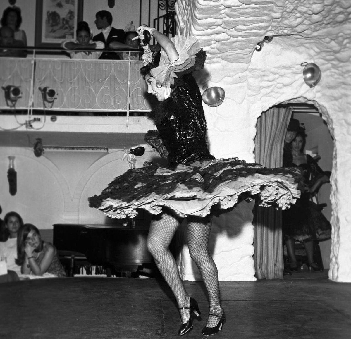 CulturaCMadrid's tweet photo. ✅ Disponible para descarga gratuita el catálogo de “FLAMENCO Chipén”, de @PatrimonioCM.

💃La muestra, que tuvo lugar en El Águila, recorrió 150 años de cante, toque y baile en la @ComunidadMadrid.

+Info: https://t.co/aE8Ie07BLW

#MadridEsCultura #FlamencoBIC https://t.co/uevb1hUe89