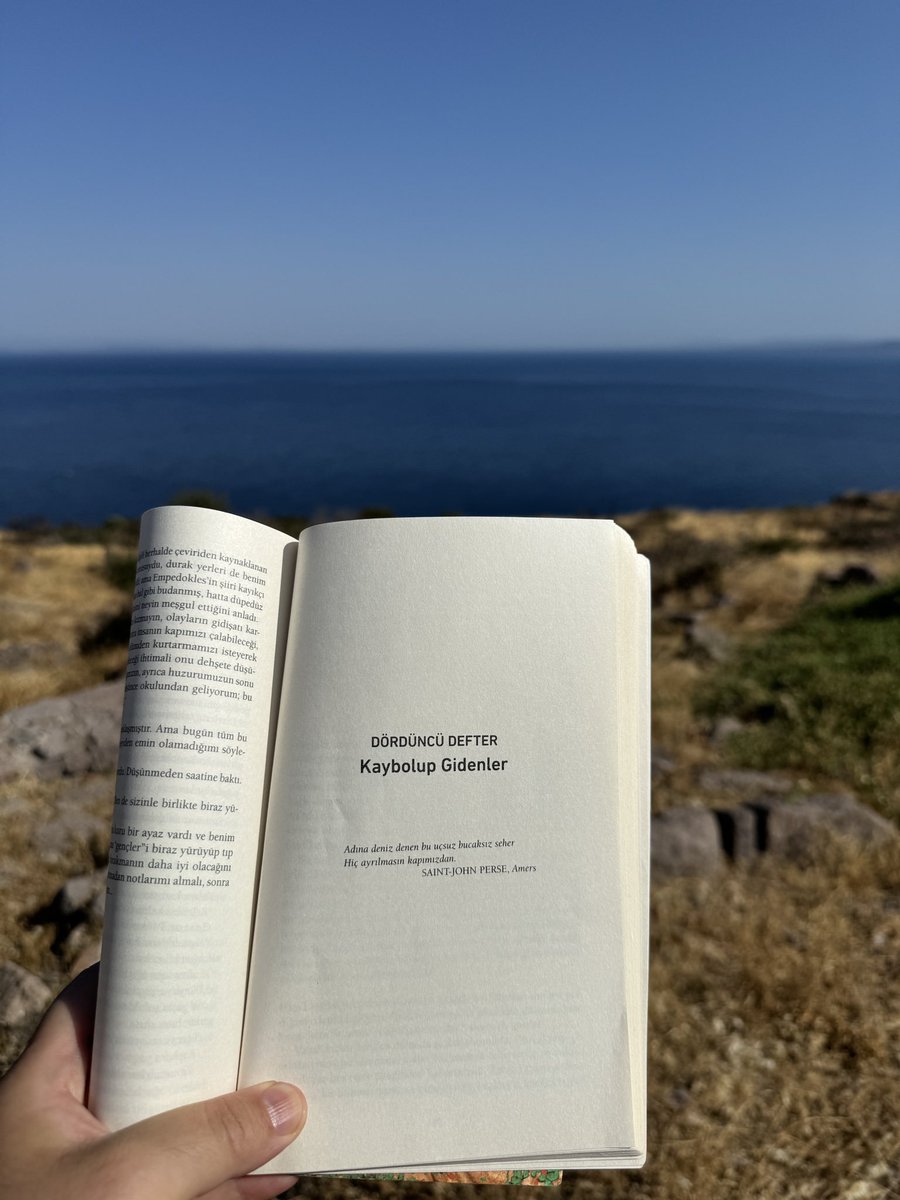Bir antik kent de benden, Çanakkale, Assos.
Kitapta şöyle yazıyor:
“Adına deniz denen bu uçsuz bucaksız seher
Hiç ayrılmasın kapımızdan.”

Anadolu, güzellikleriyle, tarihiyle bir hazine, en güzelinden.