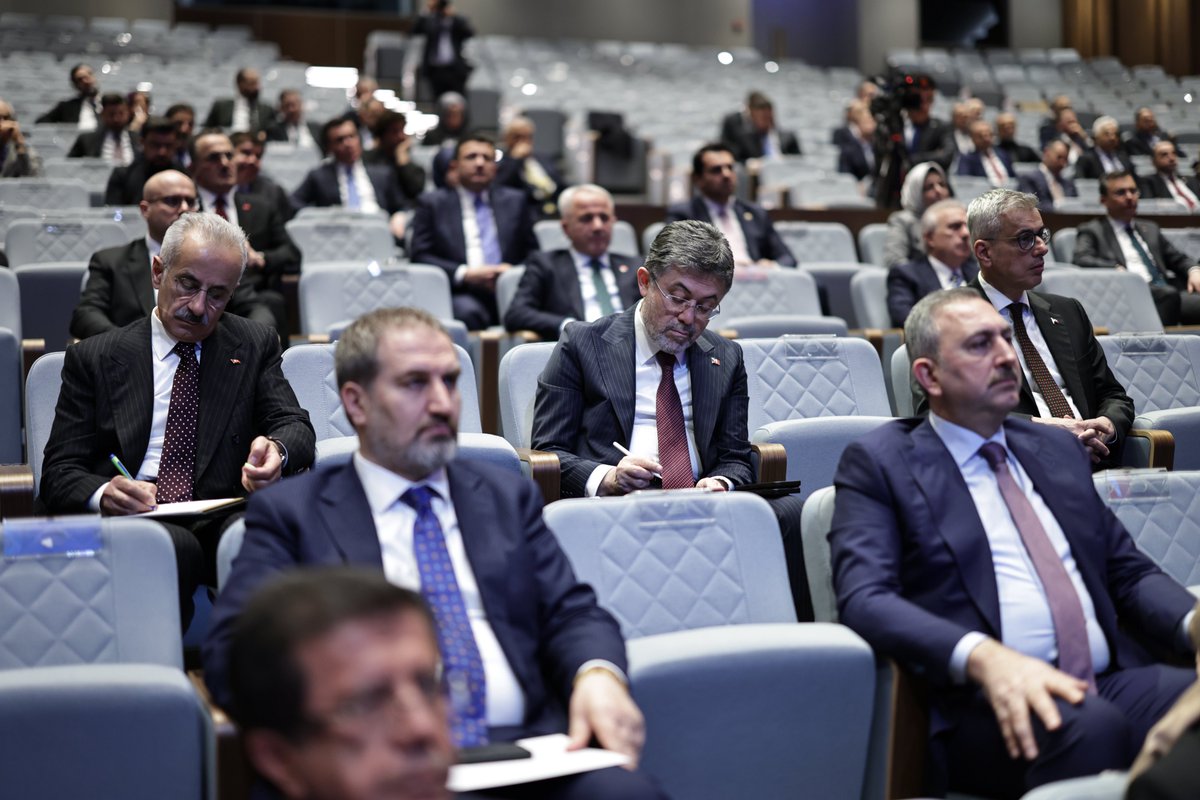 ibrahimyumakli's tweet photo. Cumhurbaşkanımız Sayın @RTErdogan riyasetinde AK Parti MKYK Toplantımızı gerçekleştirdik.

Büyük ve güçlü Türkiye hedefimiz doğrultusunda; ortak akıl ve sarsılmaz bir iradeyle attığımız her adım, milletimizin refahı ve huzurunu tesis etmek içindir.

Türkiye Yüzyılı vizyonumuzla, ülkemizi her alanda daha ileriye taşımak için tüm kadrolarımızla var gücümüzle çalışmaya ve aziz milletimize hizmet etmeye kararlılıkla devam edeceğiz.

📍 AK Parti Genel Merkezi