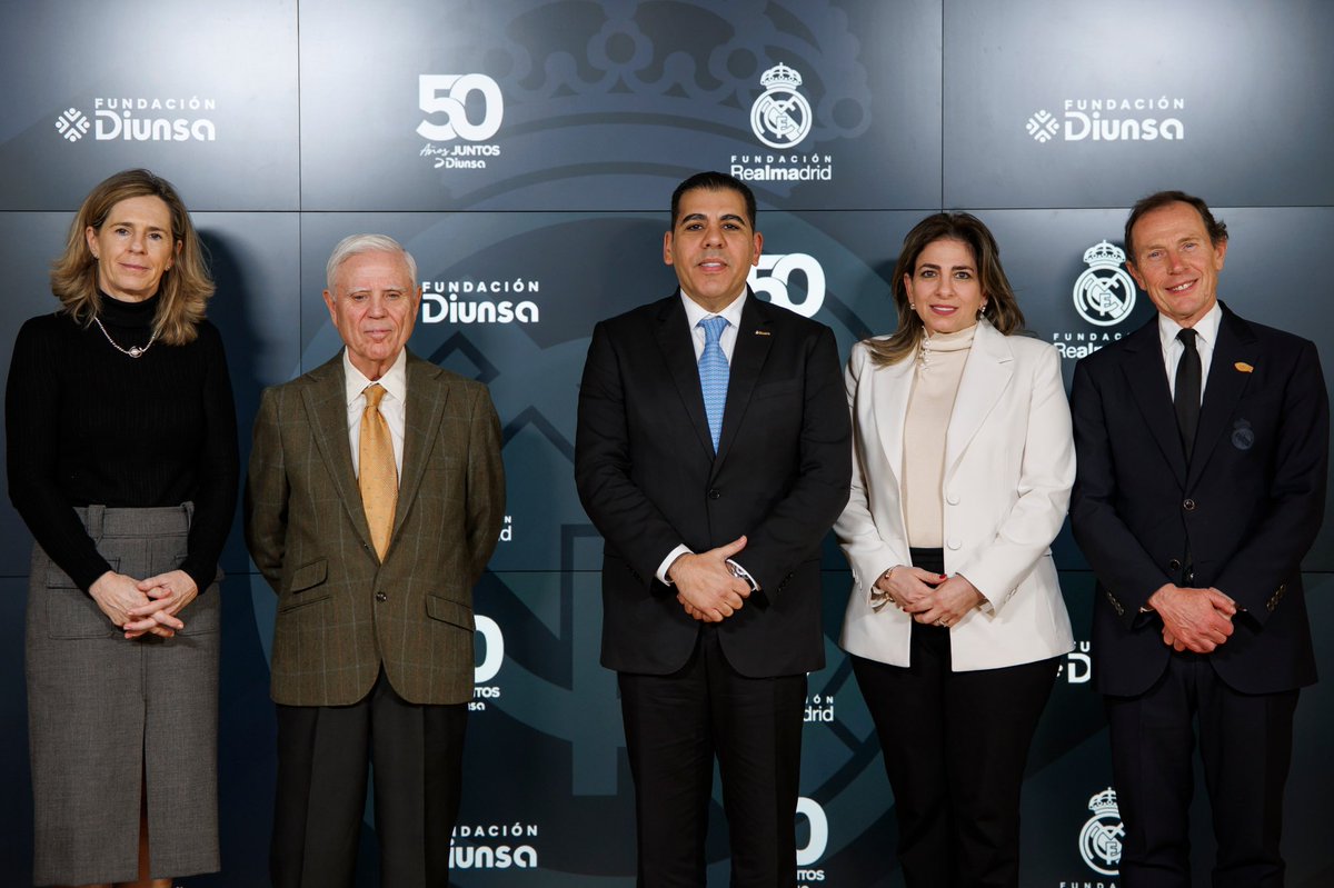 Renovamos la alianza entre la <a href="/Fun_Realmadrid/">Fundación Real Madrid</a> y <a href="/fundaciondiunsa/">Fundación Diunsa</a>, un trabajo conjunto que desde 2011 impulsa oportunidades para nuestra niñez.
En estos #15Años, he visto cómo el deporte transforma vidas y abre caminos. Seguiremos comprometidos con su desarrollo y formación. 🇭🇳