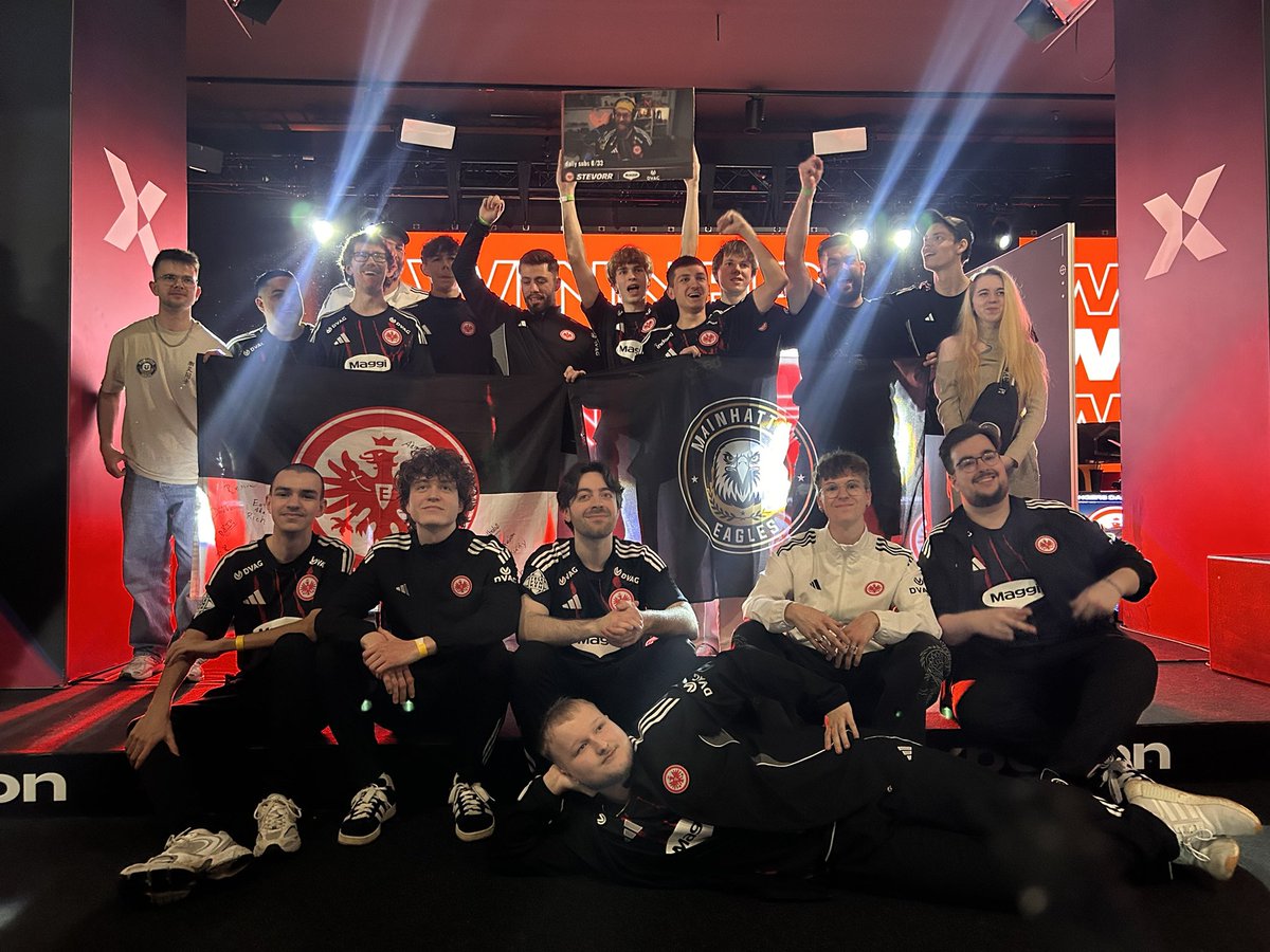 ʳᶻⁿ ɐu︎ı̣lǝs︎ ༒ tweet media