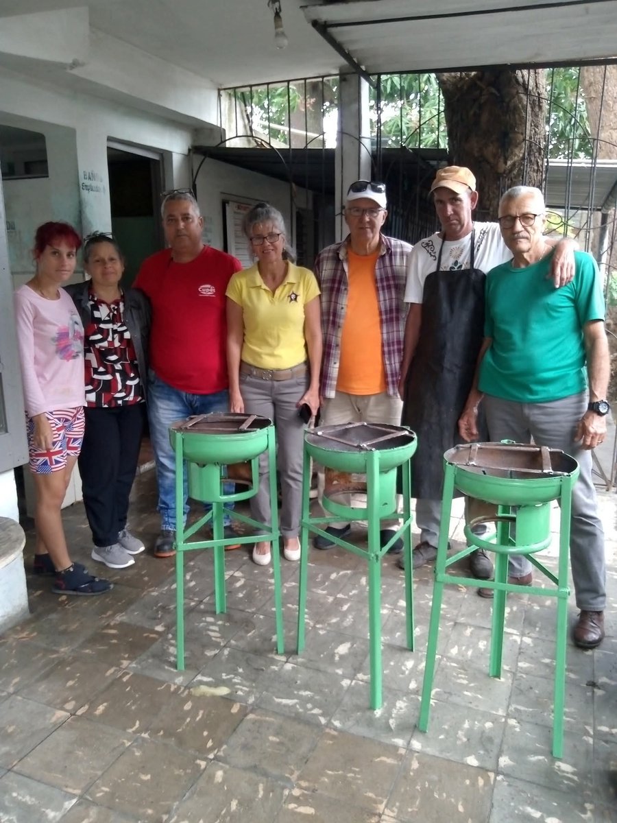Es admirable ver cómo los trabajadores de la UEB Transportación Reparaciones  están contribuyendo a su comunidad a través de este donativo. Las hornillas donadas a la Casa de Abuelos,  en un momento marcado por la crisis energética que vive #Cuba.
#PetrolerosPorCuba