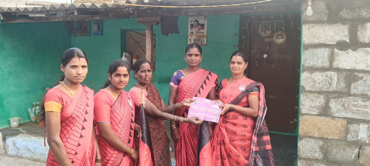 KKMathesh6's tweet photo. வெல்லும் தமிழ் பெண்கள் வீடுவீடாக சென்று திராவிட மாடல் ஆட்சியின் பெண்களுக்கான திட்டங்களை எடுத்துரைத்தனர் ஈரோடு வடக்கு மாவட்டம் அந்தியூர் வடக்கு ஒன்றியம் வாக்கு சாவடி எண் 18 தம்முரெட்டியில் https://t.co/vzoGudCsTn