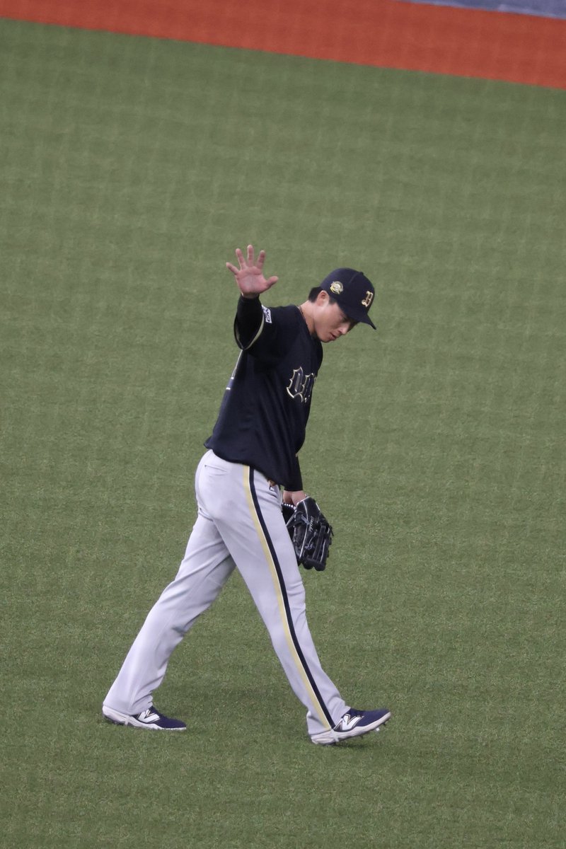 グレーのパンツ、黄色のライン入ってるの知らんかった😶 #廣岡大志