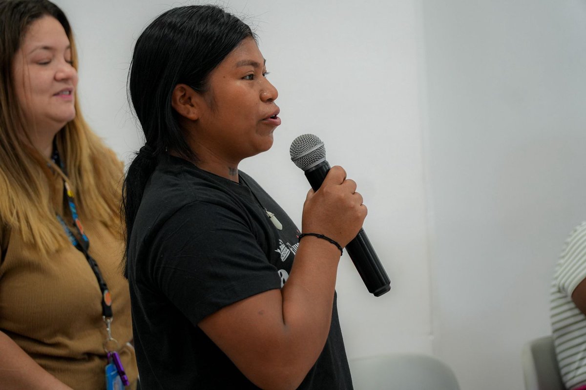ComisionadoPaz's tweet photo. Este espacio se desarrolló en el marco del espacio de conversación sociojurídica, articulando esfuerzos y reflexiones sobre el papel de las mujeres en la transformación del territorio. Allí se hizo seguimiento a las acciones de las lideresas de Quibdó, quienes con su voz y liderazgo fortalecen la construcción de paz de Quibdó.