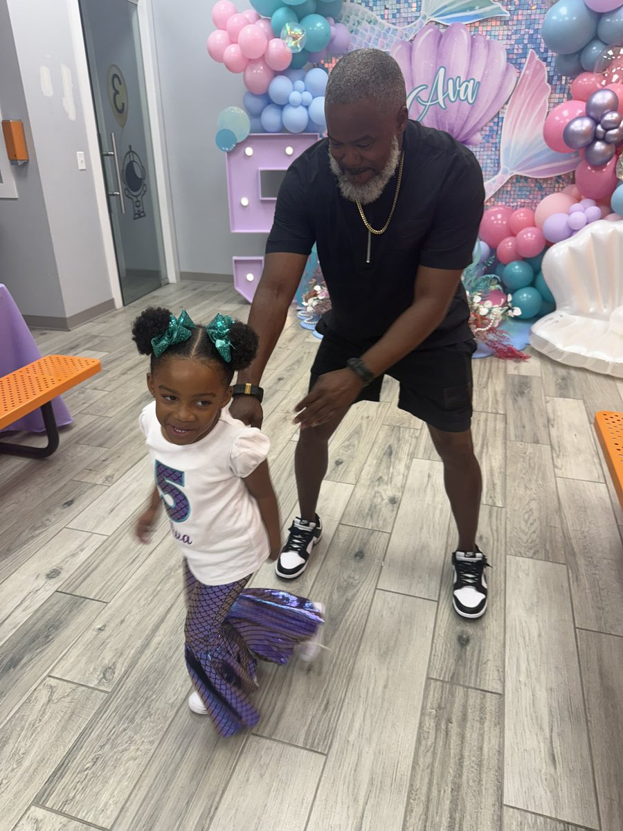 Coach_Lil_Erv's tweet photo. Yesterday, I got to celebrate my broke niece's fifth birthday; she had a blast. https://t.co/wpT522dlQG