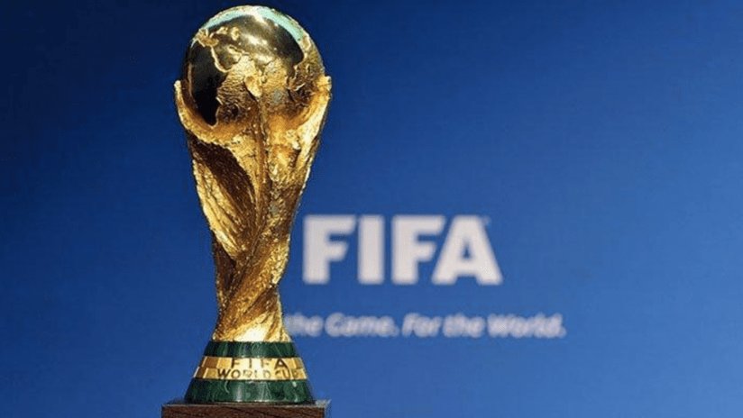 CaratContent's tweet photo. ⭕  ||  رسميـــاً
🔶| القواعد الجديدة التي سيتم تطبيقها في كأس العالم:

🔴 سيكون لدى اللاعب الذي يتم استبداله 10 ثوانٍ لمغادرة الملعب. إذا استغرق وقتًا أطول، يجب على اللاعب القادم الانتظار دقيقة واحدة على الأقل قبل الدخول.

🔴 إذا طلب لاعب مساعدة طبية في الملعب، فيجب عليه مغادرة الملعب لمدة دقيقة واحدة. (مع وجود بعض الاستثناءات)

🔴 إذا اعتقد الحكم أن الوقت يُهدر في رمية تماس أو ركلة مرمى، فسيبدأ عدًا تنازليًا لمدة 5 ثوانٍ. إذا لم تتم إعادة الكرة إلى اللعب في الوقت المحدد، فسيتم منح رمية التماس للفريق الآخر، أو في حالة ركلة المرمى، سيتم منح ركلة ركنية للفريق المنافس.

🔴 سيتم استخدام الـ (VAR) لمراجعة البطاقات الصفراء الثانية أو الركلات الركنية إذا اكتشف خطأً.

⚽