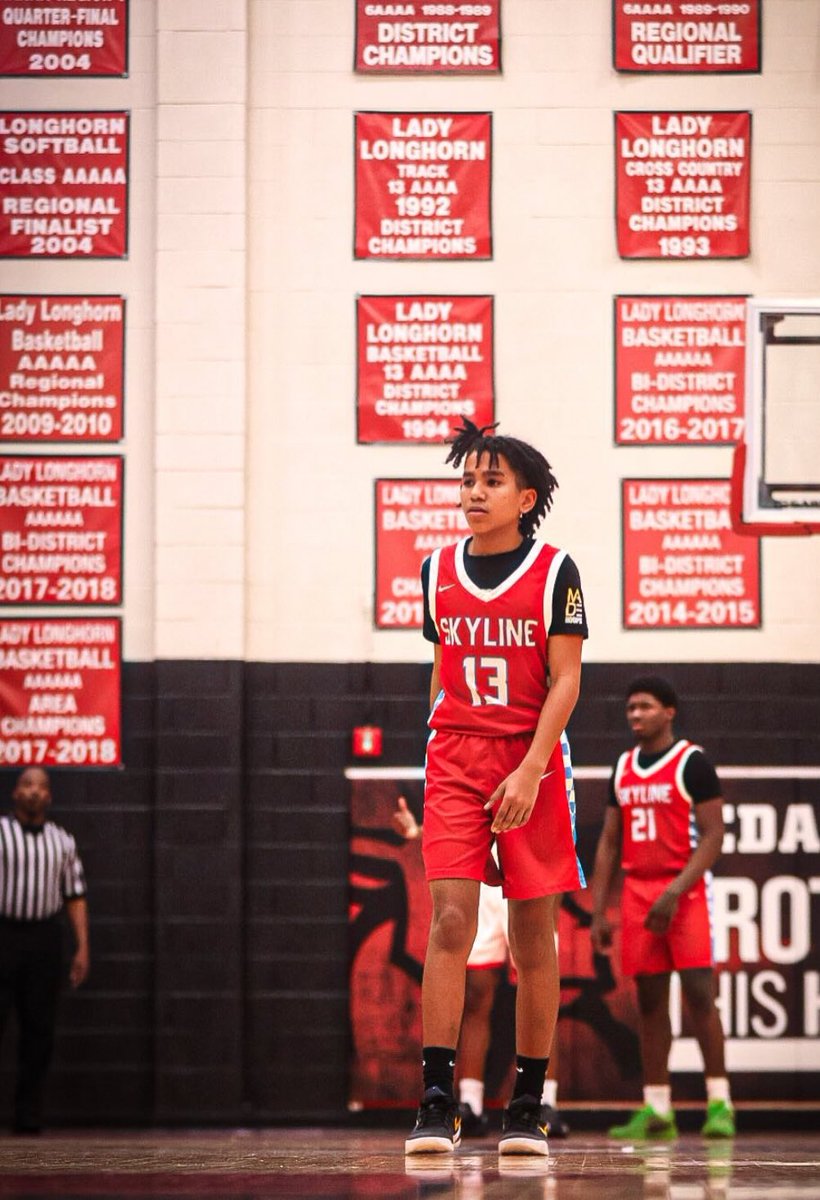 R3id_Dickson's tweet photo. Varsity yr 1 ✅ in one of the toughest dist in TX w/ the most wins in 8 seasons. Coming back stronger for yr 2!🧪 #SkylineU #NothingEasy #2029 

📈Season
-213 pts 
-47 made 3s @ 36%
-34-40 made FTs

📈11-6A District of Doom 
-7.5pts | 2.4ast | 1.4stl
-53% 2FG 
-21 made 3s @ 35% https://t.co/m1HfyrchG9