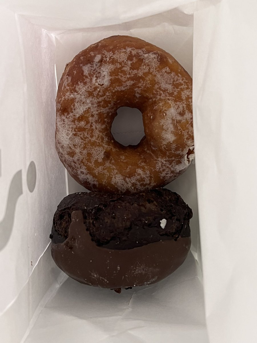ma_7125's tweet photo. 会社の帰りにi'm donut?でドーナツ買ったけど美味しかった
ミスドとは違う味がした

#裏垢男子
#裏アカ男子
#うらあか男子
#裏垢女子とつながりたい
#裏アカ女子とつながりたい 
#うらあかじょしと繋がりたい 
#都内 https://t.co/DVDfEWKW1u