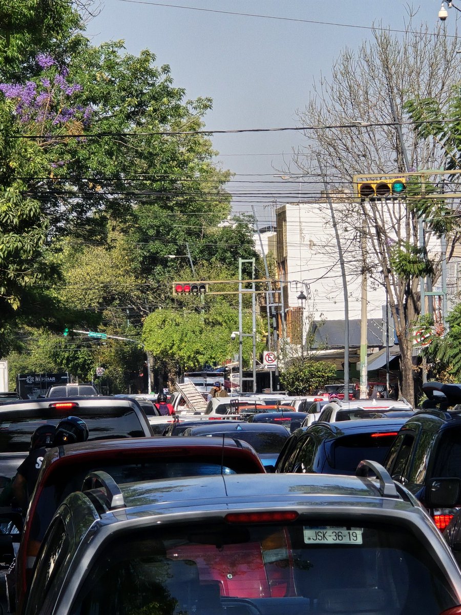 werinhoMX's tweet photo. Desde el viernes están mal sincronizados los semáforos en Javier Mina y Leona Vicario, genera muchísimo tráfico, urge presencia de Vialidad en la zona
@Trafico_ZMG @GobiernoJalisco @TransporteJal https://t.co/VS9ePaHkGy