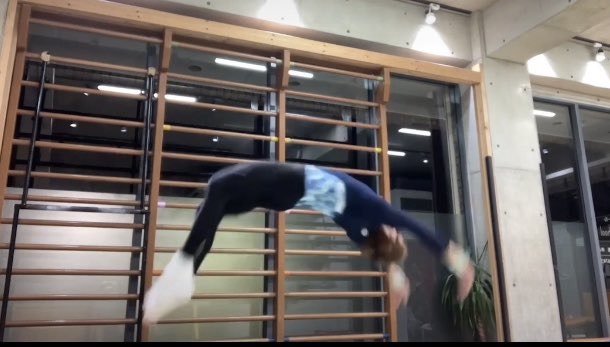 パフォーマンスの疲れは
少しあったけど🦵⚡️
今夜の器械体操練習も🤸‍♀️🔥
しっかり頑張りました〜✨

伸肘倒立テストもクリアして✨
めでたし👏めでたし👏

侍JAPAN🇯🇵⚾️今日は残念…😢
でも同じ名字の『吉田選手』💪
見事なホームラン🔥さすが👏