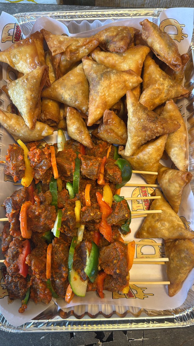 Getdrizzys's tweet photo. ￼Frame 1: double spicy chicken burger 
Frame 2: spicy beef &amp; chicken loaded fries
Frame 3: Platter(Beef kebab &amp; Samosas)
Frame 4: Toasted chicken burger https://t.co/enqQtcglrX