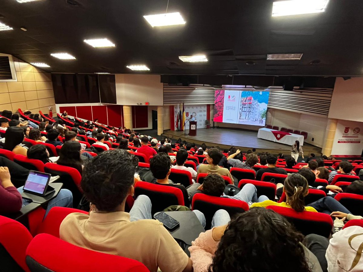 BancoRepublica's tweet photo. César Augusto Giraldo, codirector del Banco de la República, participó en la
Conferencia inaugural de semestre del programa @EconomiaUT de la @Utolima.

En su intervención, presentó la conferencia “La política monetaria como pilar del desarrollo económico”, un espacio académico dirigido a estudiantes, docentes, egresados(as) y comunidad interesada en comprender el papel de la política monetaria del país.