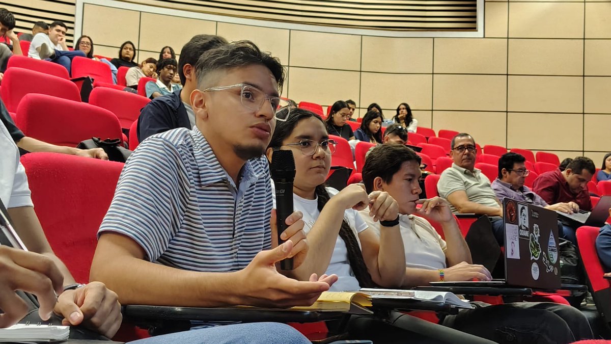 BancoRepublica's tweet photo. César Augusto Giraldo, codirector del Banco de la República, participó en la
Conferencia inaugural de semestre del programa @EconomiaUT de la @Utolima.

En su intervención, presentó la conferencia “La política monetaria como pilar del desarrollo económico”, un espacio académico dirigido a estudiantes, docentes, egresados(as) y comunidad interesada en comprender el papel de la política monetaria del país.