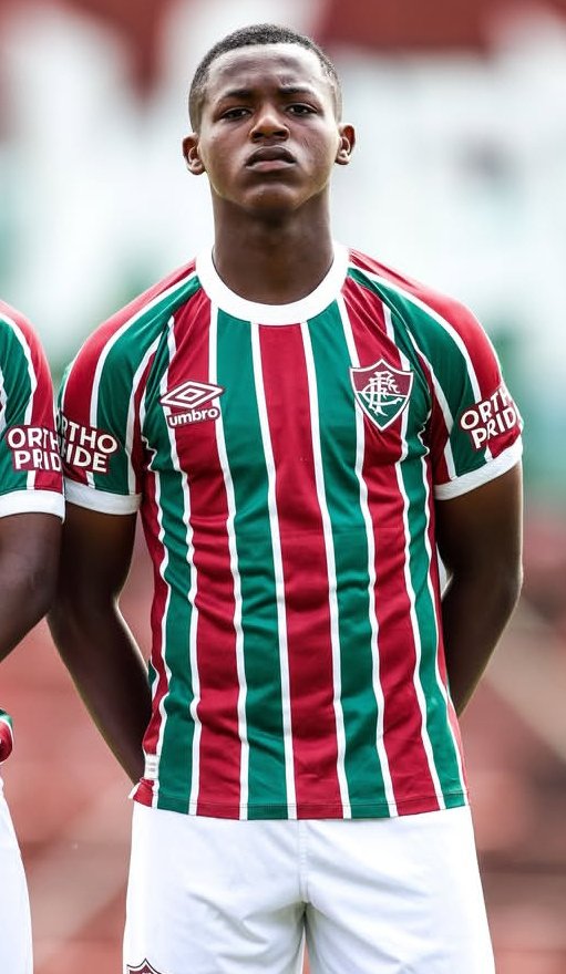O lateral Danylo Amaral (2009) e o meia-atacante Jean Carlos (2010) serão novidades na relação do Fluminense para enfrentar o Bahia e podem estrear pelo Sub-20.

Kaio, suspenso, será desfalque. A princípio, Julio Fidelis, Keven e Riquelme seguem com o profissional. #Sub20