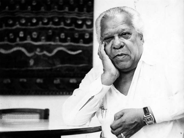 Entre sus poemas más intensos, dedicó con “El Son doliente” versos a Nicolás Guillén, fundador de la #UNEAC, reconociendo en su voz la fuerza liberadora de la lengua española.
#ArteFiel
#65Uneac
#CubaEsCultura🇨🇺👇