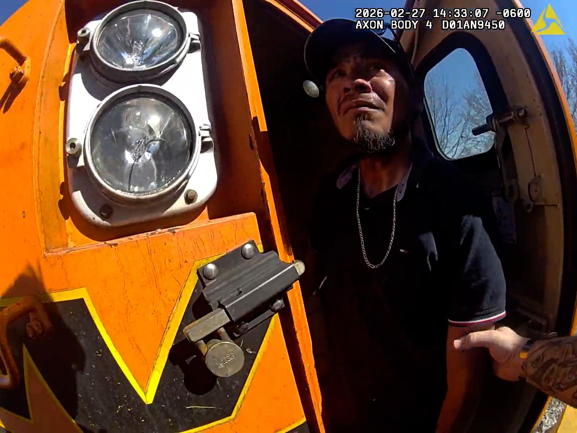 ARMED SUSPECT ON A TRAIN Suspect lacks engine-uity in railroad ...