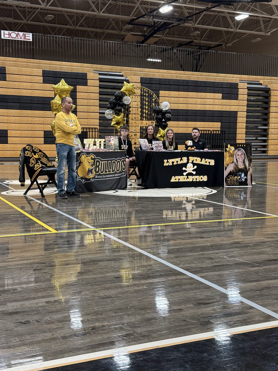 LoriLwilson23's tweet photo. Congrats to Klayre!! TLU here she comes!! @lytleisd https://t.co/FgXr0ZM6df
