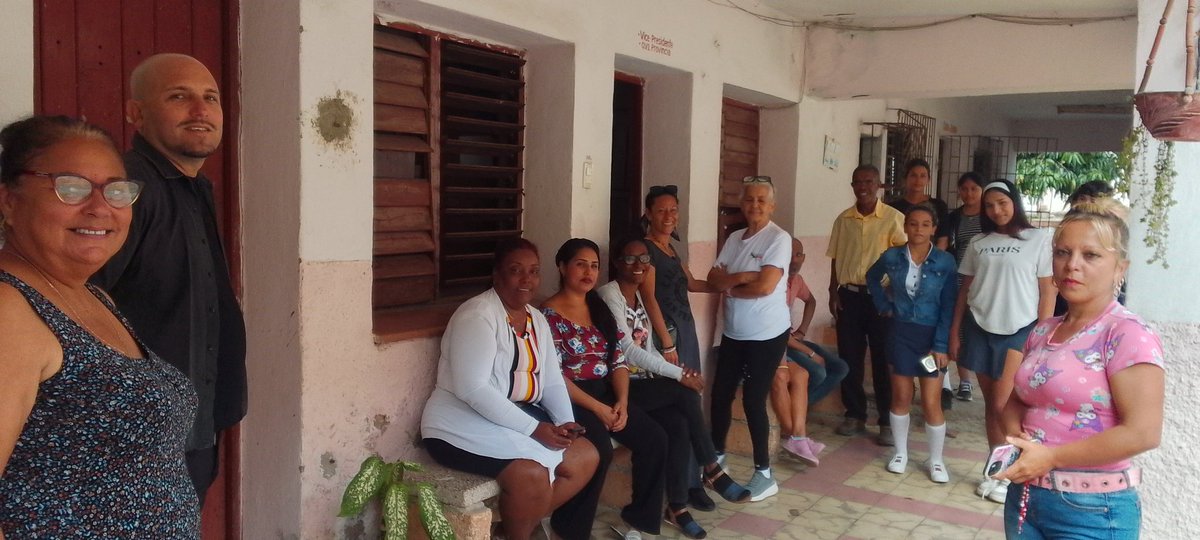 Yanet3529959091's tweet image. La #FMC desde #Camagüey, intercambia con miembros  de la #ANSOC, espacio donde se aborda la esencia de la organización, teniendo presente los momentos actuales. Y unas felicitaciones por el 118 Aniversario por el día internacional de la mujer  #8DeMarzo #MujeresEnRevolución