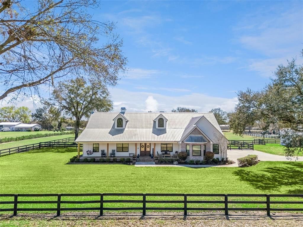 RandyAdamsReal1's tweet photo. Check out this 10 acre property that is short to please with a saltwater pool and detached office, home gym and workshop. Call me for your private tour at 321-438-1027 RE/MAX Town &amp; Country Realty. https://t.co/RApwvffDz2 https://t.co/gDw3dAjXKr