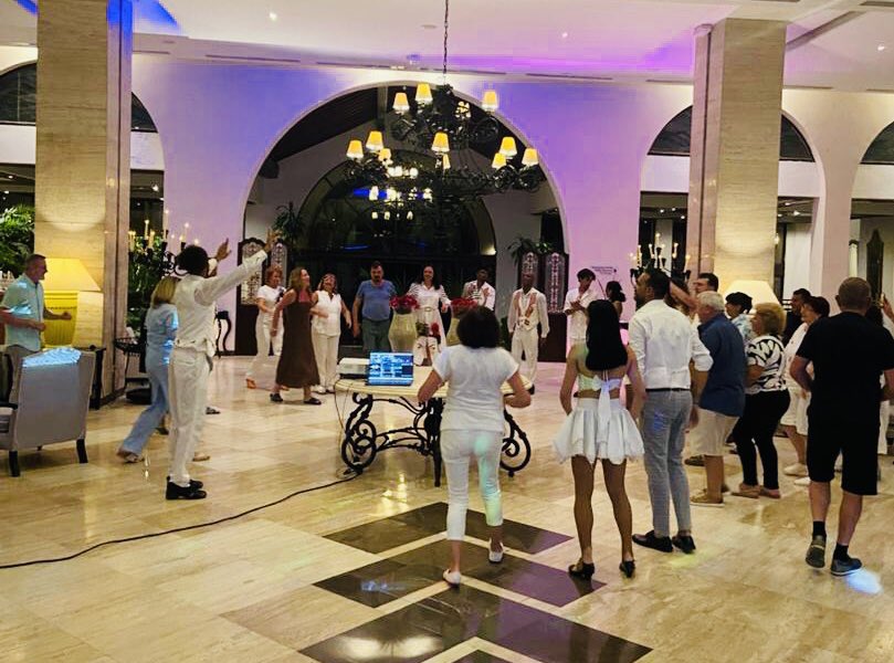 MeliaLasAmerica's tweet photo. Mucha diversión en la noche blanca de #MeliaLasAmericas #CubanacanVaradero https://t.co/ecbA0p8UqP