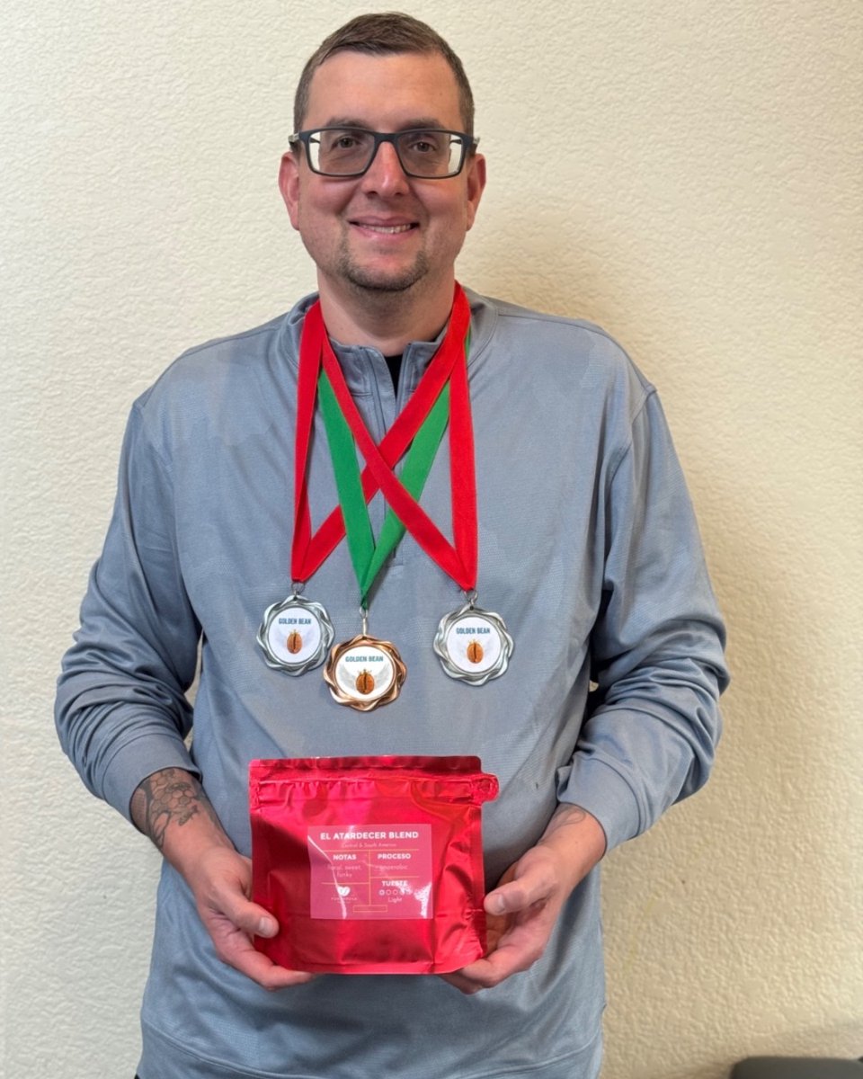 MakeStickers tweet media