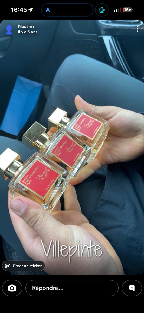 Ça ne date pas d’hier.

Depuis plus de 6 ans je travaille dans la parfumerie, avec des remises en mains propres dans toute l’Île-de-France.

Les photos que je poste aujourd’hui datent d’il y a plus de 5 ans.
Et ce ne sont que quelques captures parmi des milliers.

Je comprends