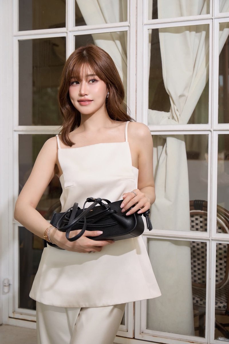 StartodayEnt2's tweet photo. พาส่องกระเป๋าคู่ใจ “ฟรีน-มีมี่-ตู-เฟย์” สายแฟต้องมี! FUNDAO เปิดตัว LUPO Collection สะท้อนตัวตนที่แตกต่างอย่างลงตัว

#srchafreen #memibae #tontawan_t 
#FundaoBag #FundaoLupo 
#LupoBaguette #128craftandsoul 
#HerNameisNala

▶️ https://t.co/CKN6eQmOoe https://t.co/XQJ3Ls9jc5