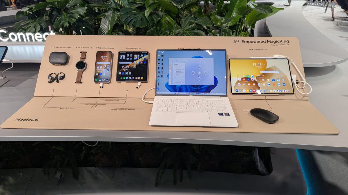 dpl_news's tweet image. ¡El ecosistema de @Honor_ES  ya está aquí! ✨📱

Ayer se lanzaron los nuevos integrantes de la familia Honor y hoy los probamos en el #MWC26. 

La clave de su ecosistema es #MagicRing. Esta función de conectividad permite que tus dispositivos colaboren mediante Wi-Fi o Bluetooth,