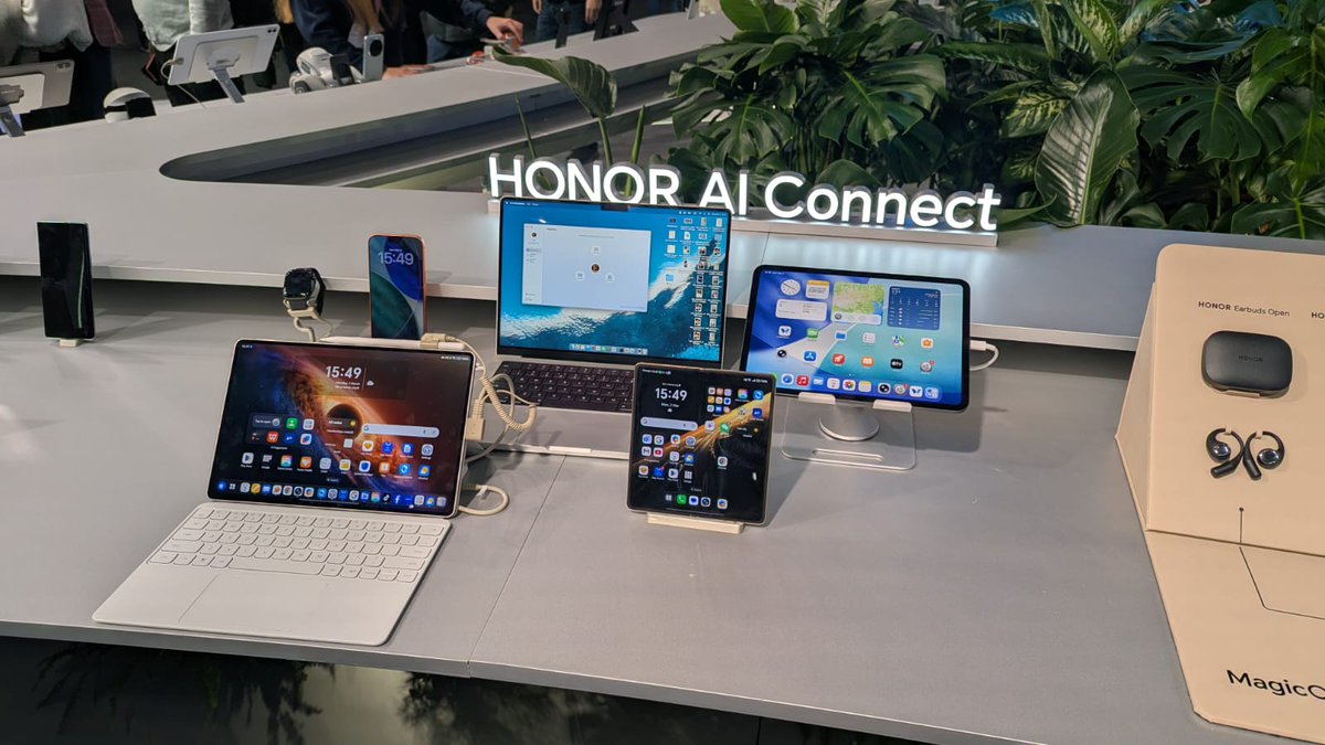 dpl_news's tweet image. ¡El ecosistema de @Honor_ES  ya está aquí! ✨📱

Ayer se lanzaron los nuevos integrantes de la familia Honor y hoy los probamos en el #MWC26. 

La clave de su ecosistema es #MagicRing. Esta función de conectividad permite que tus dispositivos colaboren mediante Wi-Fi o Bluetooth,