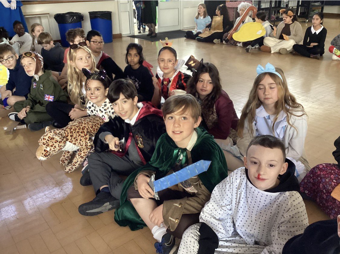 St Edward's Windsor tweet media