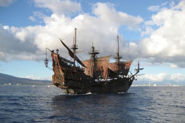 🚨BREAKING: Ilhan Omar and her fellow Pirates headed to help the Iranian navy.