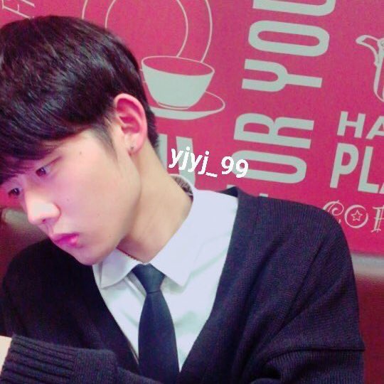 09CYJ13's tweet photo. 찐고딩시발어떢하면좋으냐고 https://t.co/NS1QeIxEkm