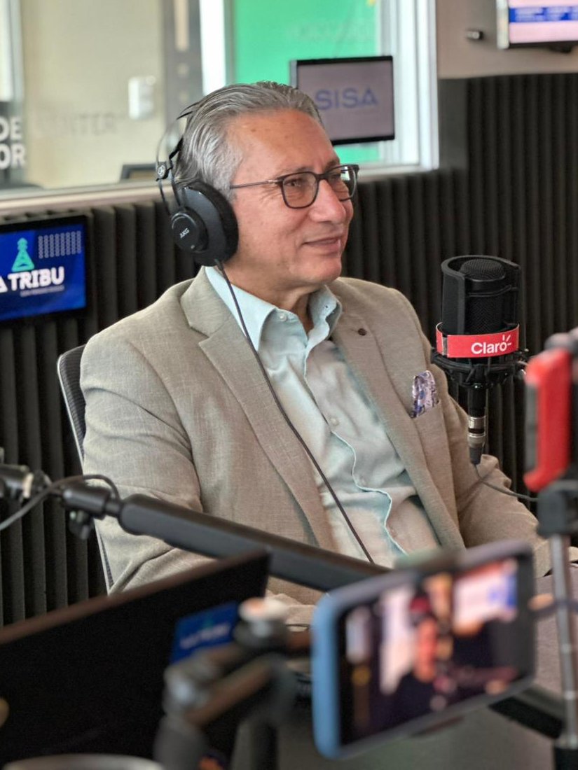 "Grupo Éxito es el más grande que hay en Colombia, como decir Súper Selectos aquí, agradecemos que un grupo salvadoreño haya invertido en Colombia." Carlos Rodríguez Bocanegra, Embajador de Colombia en El Salvador (<a href="/EmbColES/">Embajada de Colombia en El Salvador</a>).

En vivo por:
- <a href="/SonoraFM_sv/">Sonora FM</a> 104.5
-