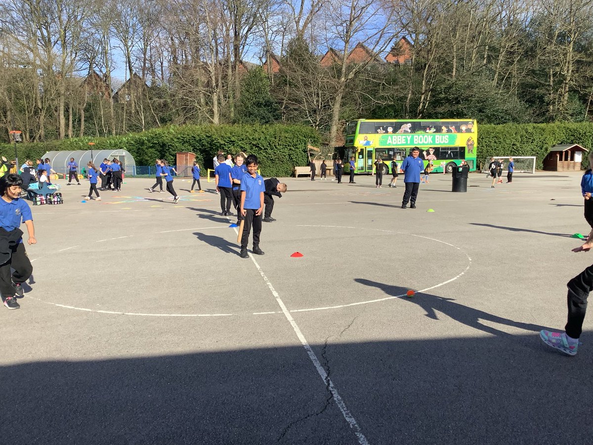 AbbeyPrimary's tweet image. #Y4 have been learning how directing the hit is a crucial batting tactic in rounders during our 5 v 5 games #PE