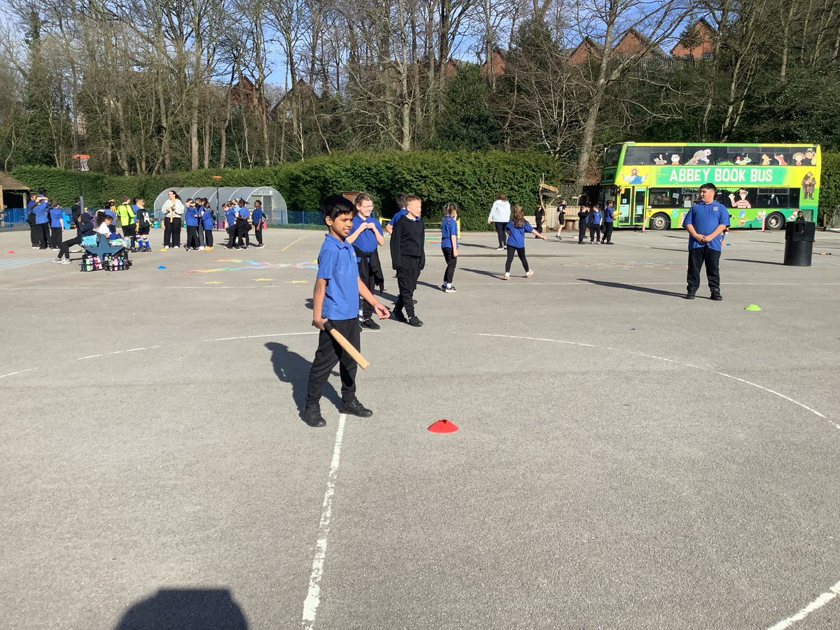 AbbeyPrimary's tweet image. #Y4 have been learning how directing the hit is a crucial batting tactic in rounders during our 5 v 5 games #PE