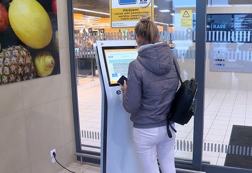 Inga_Springe's tweet photo. @sku_dra @Janisbrugis @rolandsozolins @PTACgovLV @RimiLatvija Visos, kuros uzstādīti auto reģistrēšanas ekrāni. https://t.co/fdsyfDMqHG