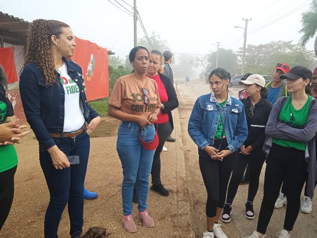 SNTConstCav's tweet photo. 🧑🌾 Producir alimentos es hacer patria.
Rebeldes por convicción, alegres por naturaleza y siempre listos cuando #Cuba llama.
Cada acción suma, cada joven hace la diferencia.
🇨🇺 ¡Así se construye futuro!
ProducirEsVencer #Micons #Geicon https://t.co/eh4fNkIEPQ