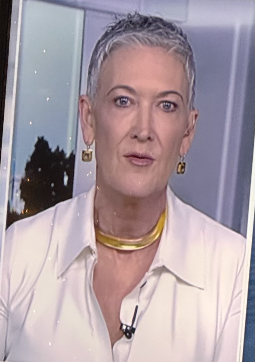 pwilsondtf's tweet photo. Jennifer Griffin was visibly salty this morning on Fox—mad she got stuck in the back row at the Pentagon briefing, wasn’t called on, and cameras hid the press corps. She whined about it on air, then aired her snarky “questions she would’ve asked” to undermine Hegseth and the Iran op. Personal grudge much? #FoxNews #Pentagon
See looks and was acting like a liberal white woman🙄