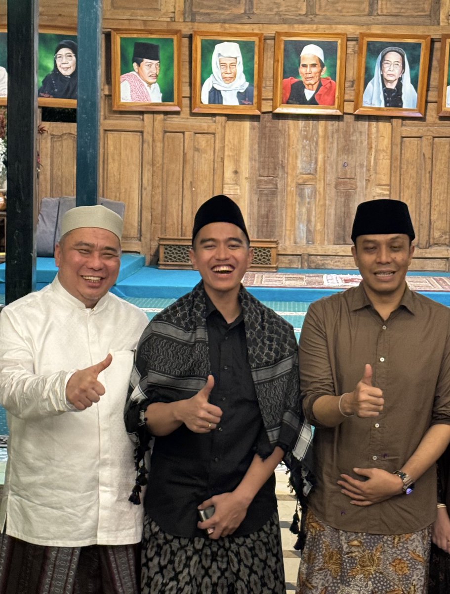Tiba2 NU, Tiba2 Pondok, Tiba2 Agamis.

Cara2 lama yang masih manjur di negeri ini. Itung2 cari dukungan untuk 2029.