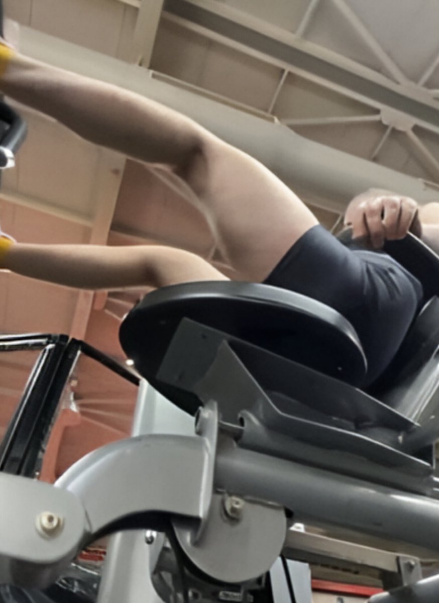 LussieJuci58350's tweet image. "Sweat, strength, and a whole lot of glow 💪😏 Grinding in the gym because strong looks good on me. Who's hitting legs with me next time?
#GymLife #StrongWomen #ProgressNotPerfection"