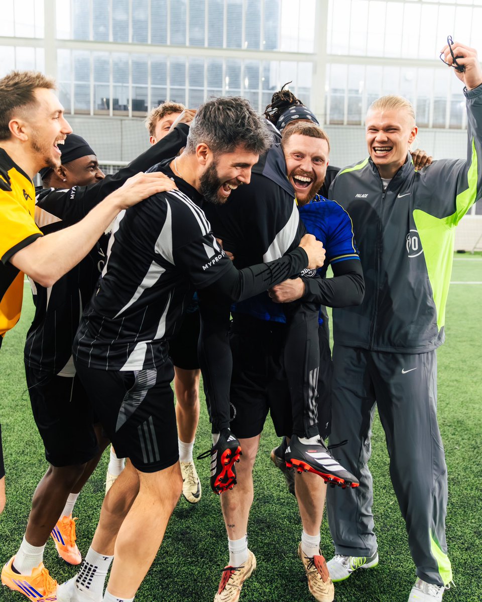 Vikkstar ★ tweet media