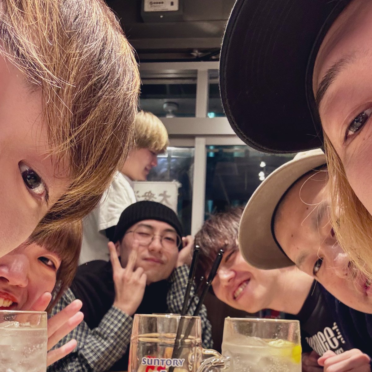 今夜はこのメンバーで。

クリエイティブな飲み会でした。

体調悪かったけど最高。