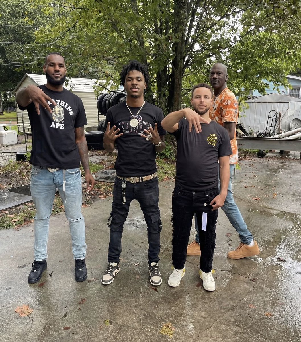 LeBron, Ja, Steph and MJ pulled up to take the most legendary pic ever.
This is tough 🔥