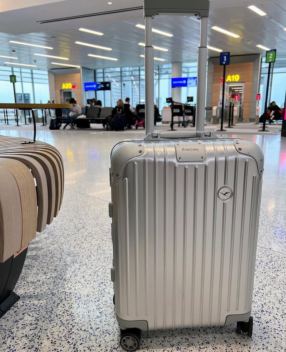 Newark Terminal A ⭐️⭐️⭐️⭐️⭐️ tweet media