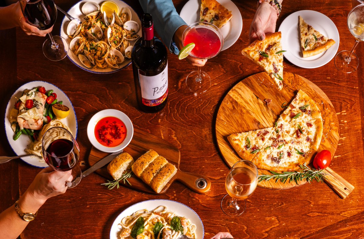 Seasonal Seafood has arrived at Bravo Italian Kitchen 🐟🍋
Linguine White Clam, Salmon Siracusa, Pasta al Limone &amp; White Clam Pizza — fresh &amp; bright.
Reserve: bravoitalian.com/reservations/
House wine shown is for promotional purposes only and cannot be served as pictured.