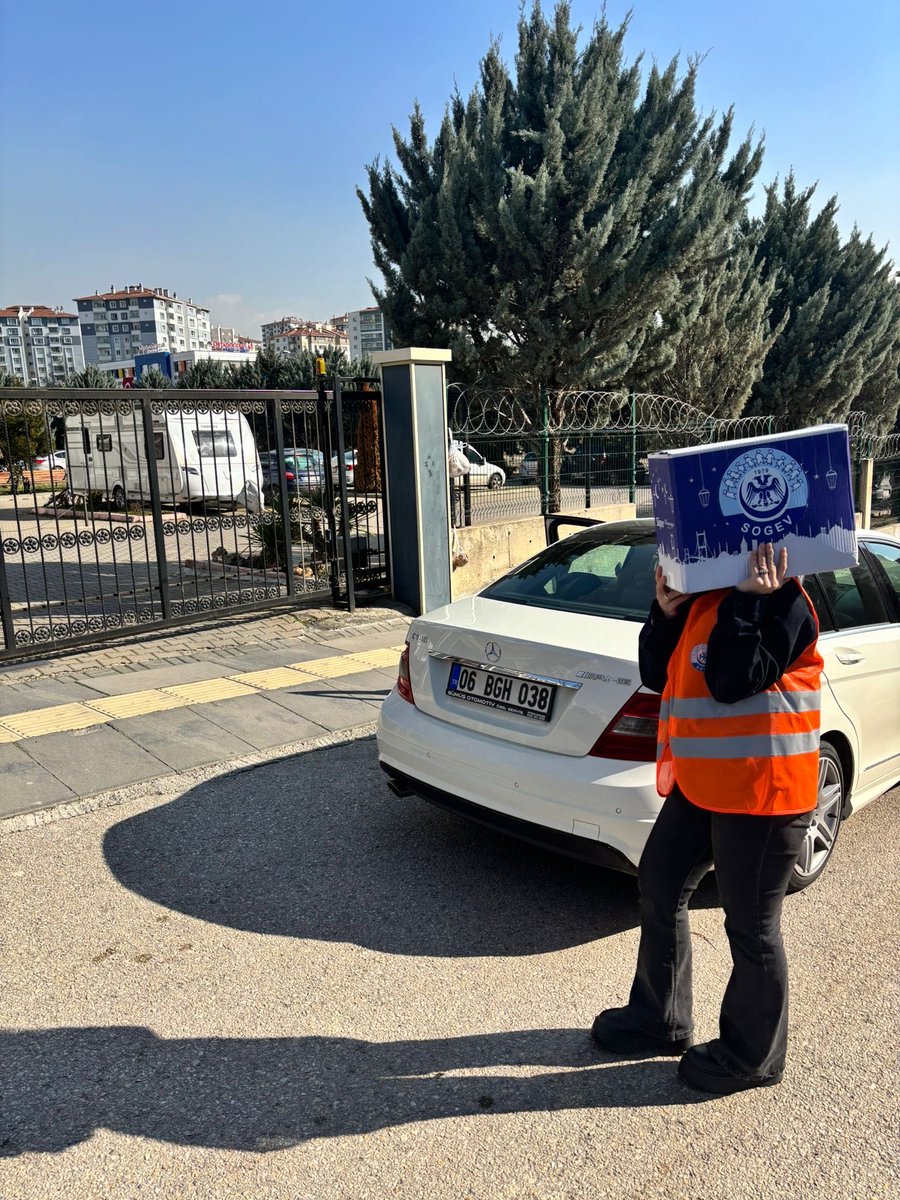 Sizlerden gelen desteklerle bugünde ihtiyaç sahibi ailelerimize ulaşmaya devam ettik . 

Türk’ten Gelen, Türk’e gitti